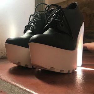 Chunky Platform Heals (Black/White)